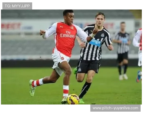 穿薄足球袜的球星揭秘 他为何选择如此独特的装备风格