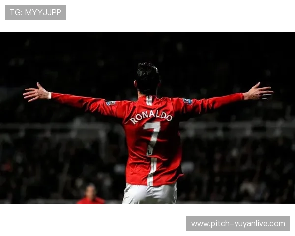 足球球星背身拿球展现技术与智慧的精彩瞬间