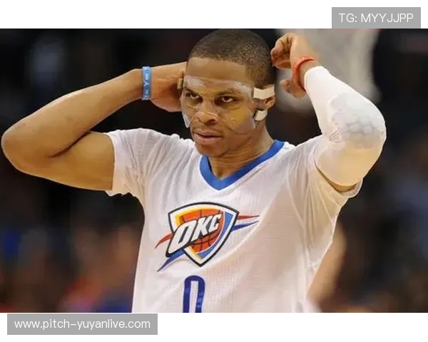 面具足球明星揭秘：谁在绿茵场上为保护自己戴上面具